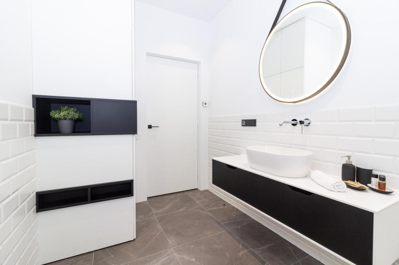 Cohost I Oldtown 60M2 Apt W-Garage Parking, Balcony & Self Check-In VNO Exterior photo