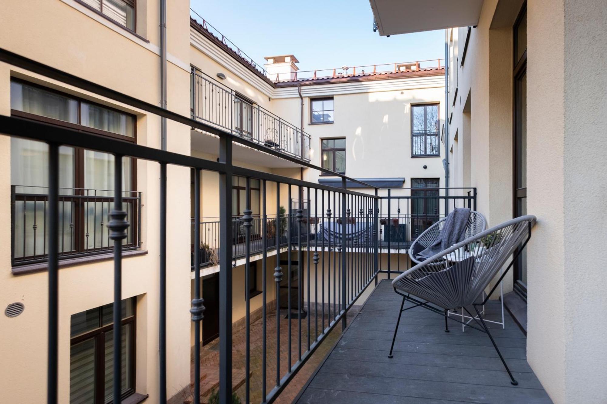 Cohost I Oldtown 60M2 Apt W-Garage Parking, Balcony & Self Check-In VNO Exterior photo